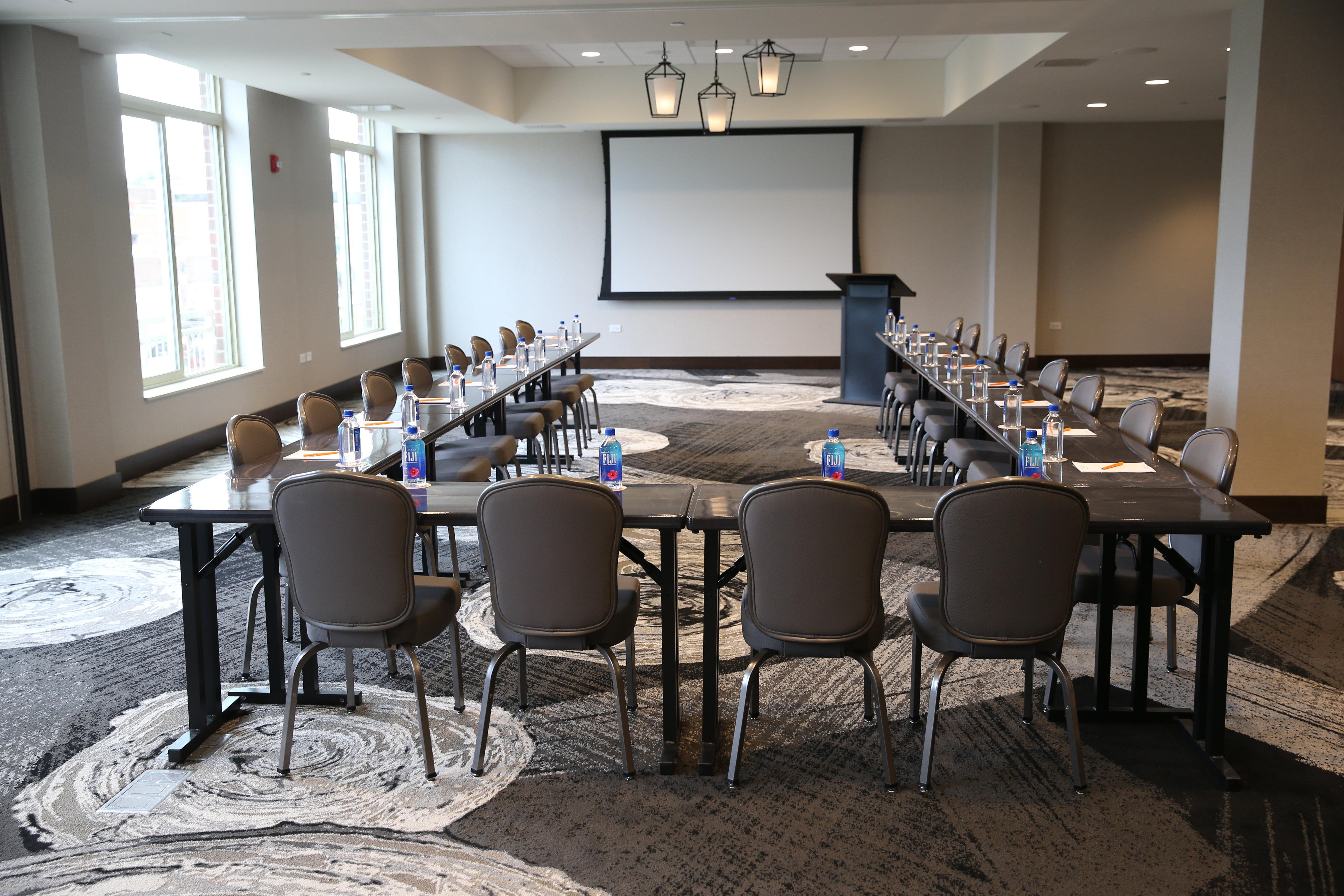 Hotel Indigo Naperville Riverwalk By Ihg Экстерьер фото