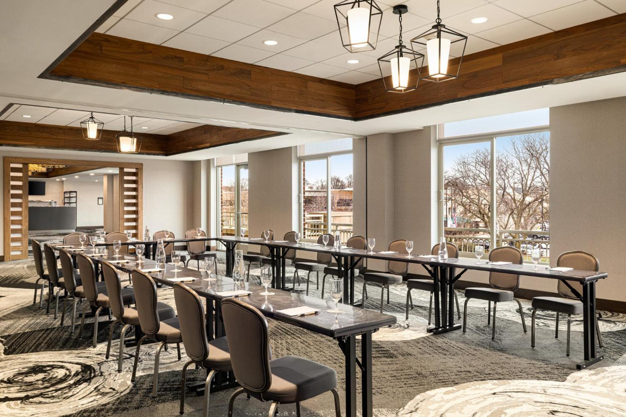 Hotel Indigo Naperville Riverwalk By Ihg Экстерьер фото