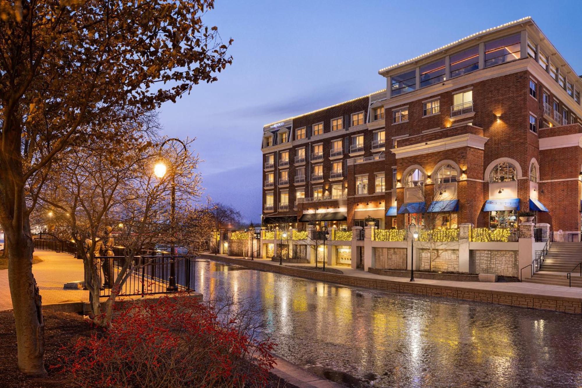 Hotel Indigo Naperville Riverwalk By Ihg Экстерьер фото